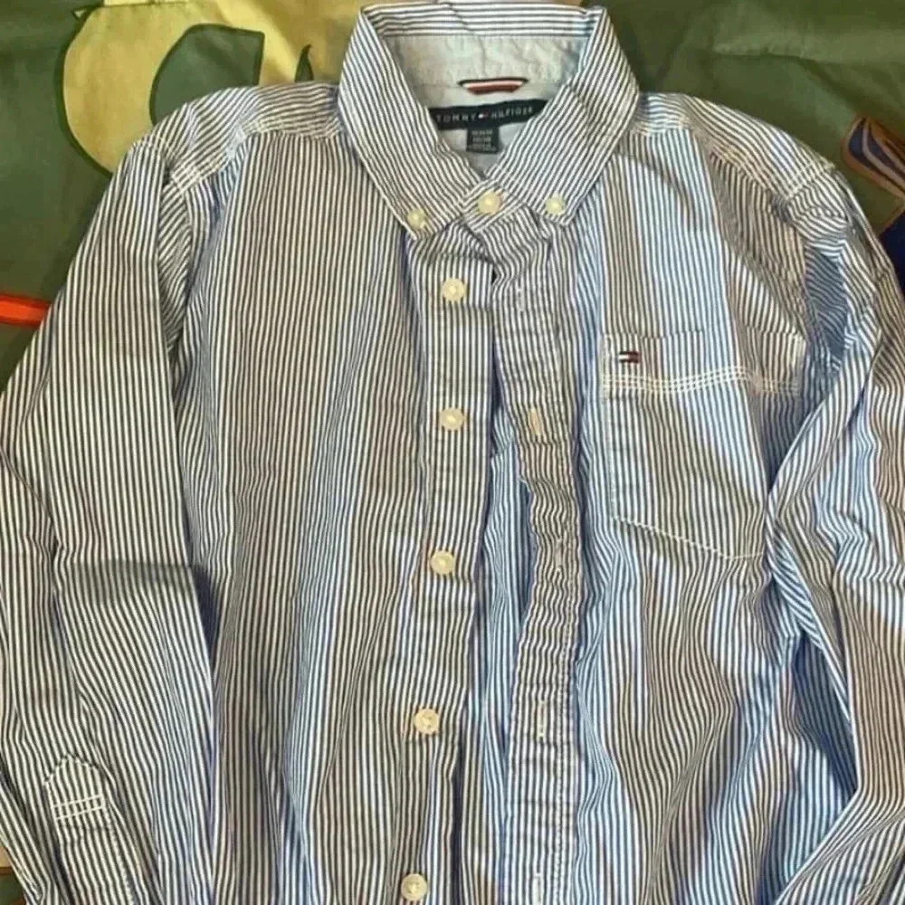 Tommy Hilfiger button up boys size M blue and white strip